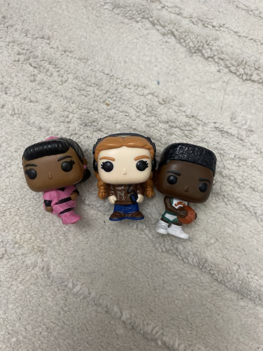 Продаю фигурки очень странные дела