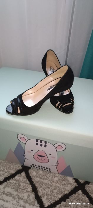 Sandalele damă din piele naturala