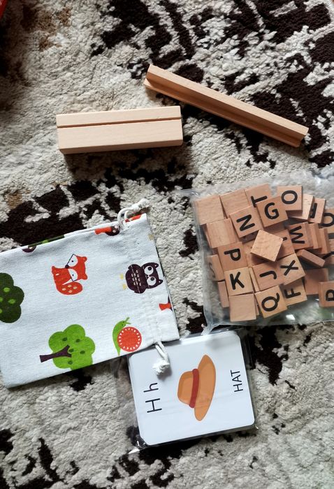 Set Alfabet Montessori cu litere din lemn Arelair Magic Box