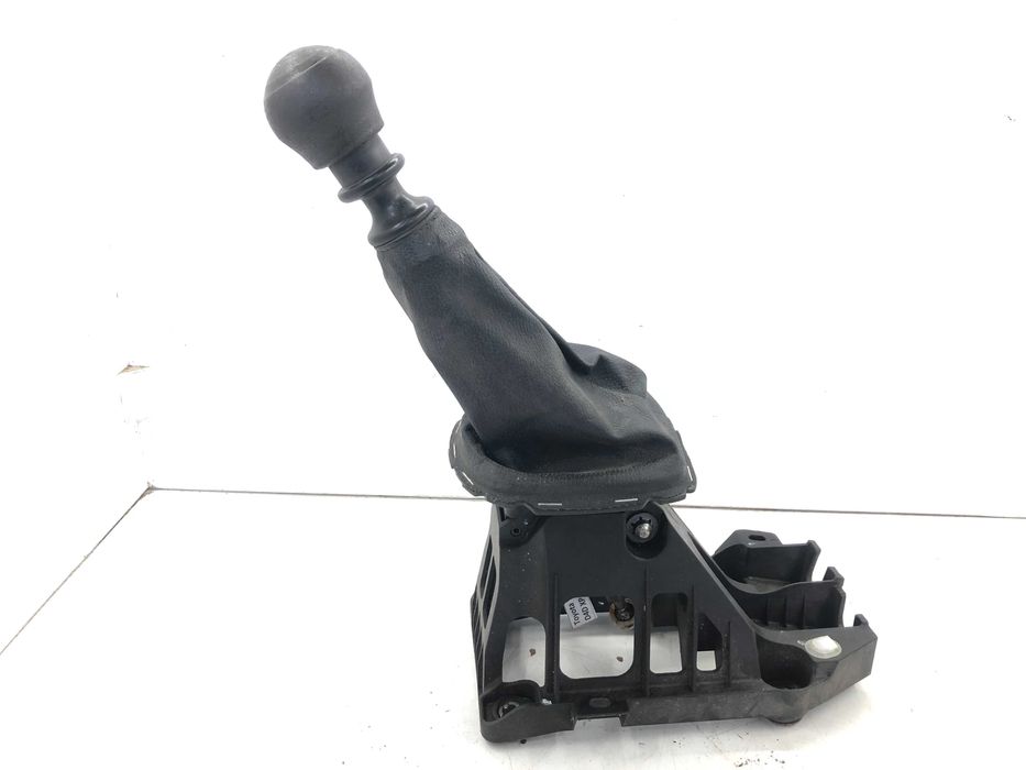 Скоростен лост от Toyota yaris xp13 2014г