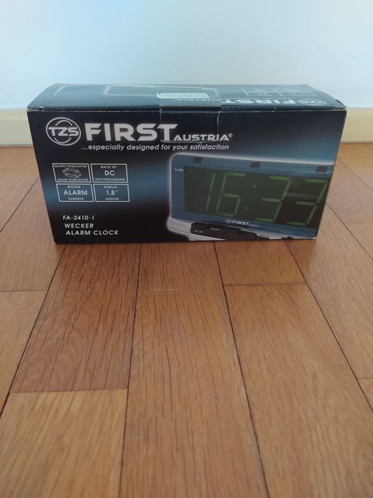 Настолен часовник / будилник