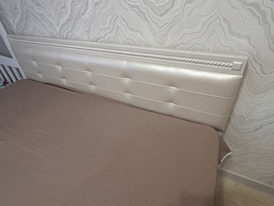 Двухспальный кровать