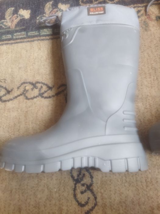 Продам резиновые сапоги