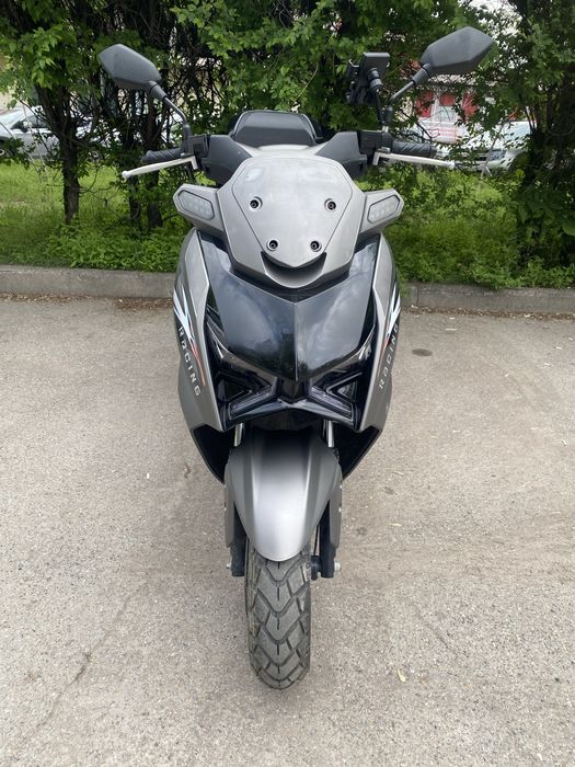 Макси скутер в хорошем состоянии