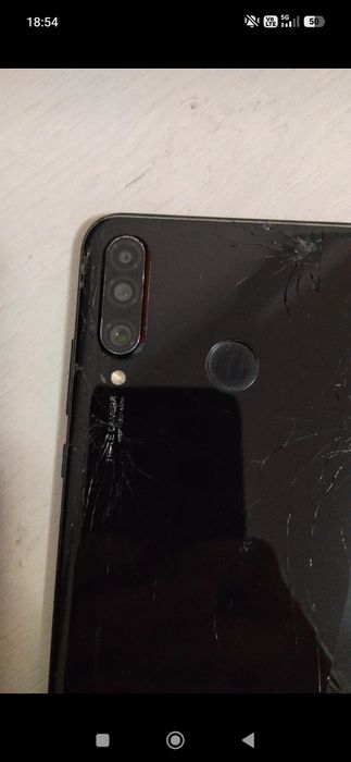Huawei P30 lite negru 128gb puțin spart pe spate