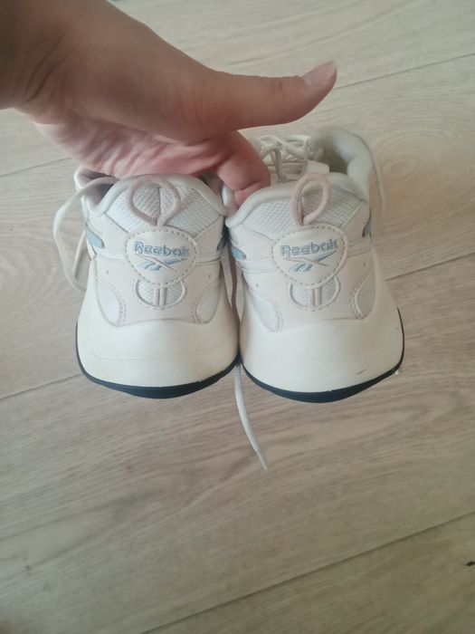 Продам женские кросовки Reebok
