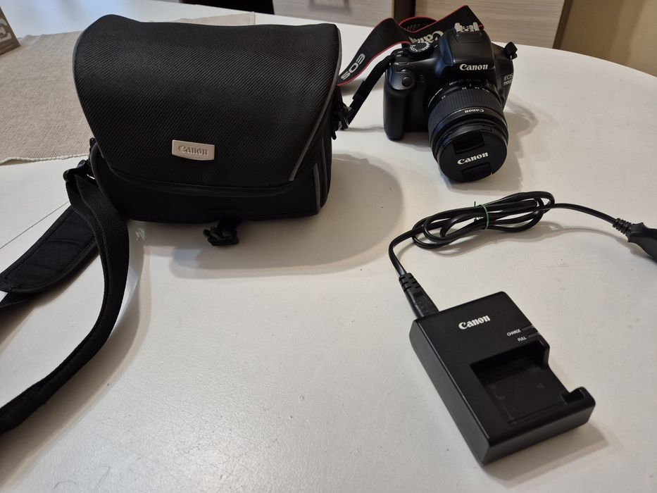 Фотоапарат Canon EOS 1100D с обектив 18-55mm