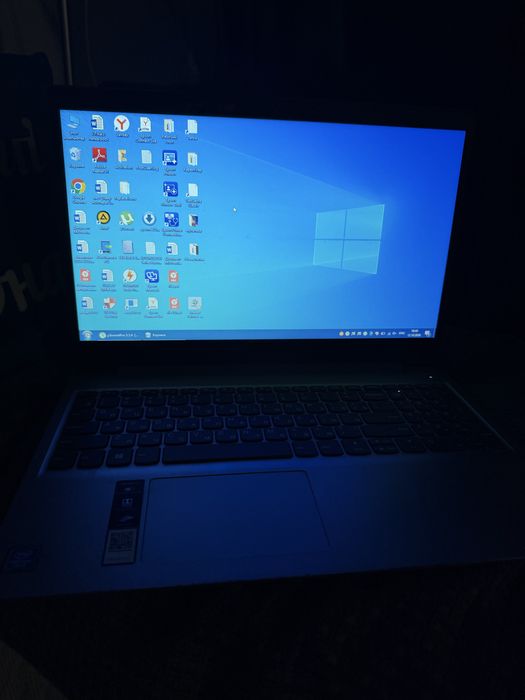 Ноутбук Lenovo с зарядкой