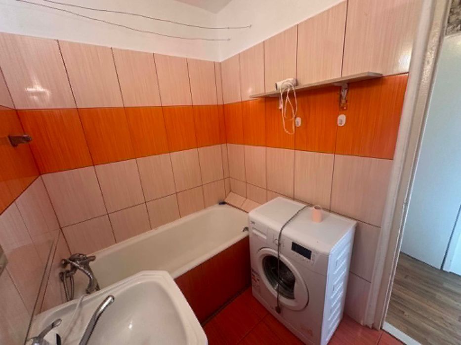 Proprietar vând 1 camera etaj 3