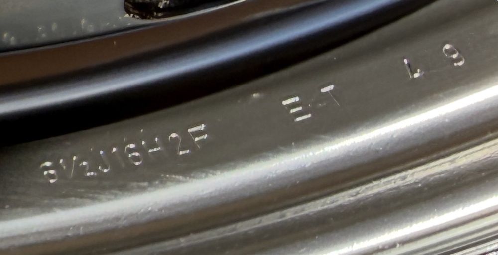 Janta tabla R16 in 4 prezoane cu anvelopa