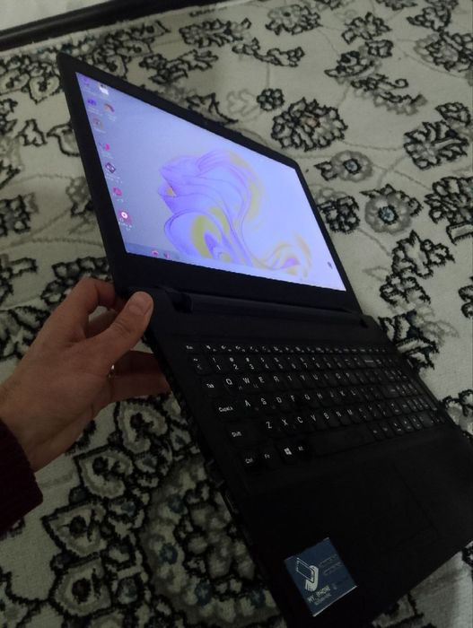 Noutbuk lenovo ideapad i3