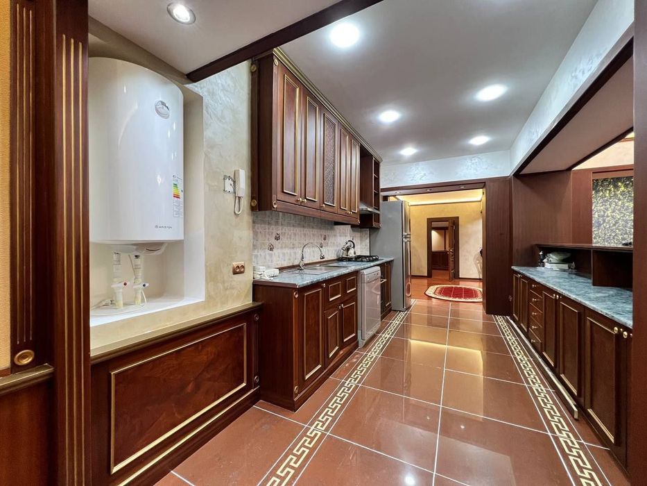 Продаётся 5ти комнатная квартира,ул Шахрисабзская, Габус