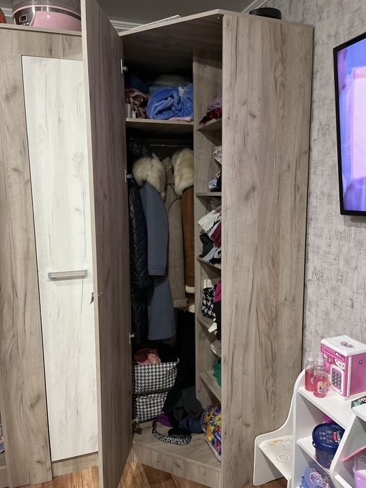 Шкаф с зеркалом б/у.