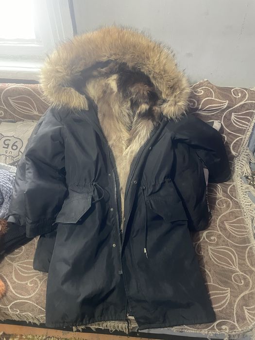 Продам на девучку зимние куртки