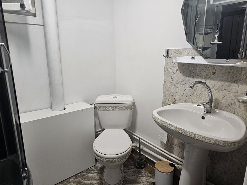 Inchiriez apartament la casa, 75 mp
