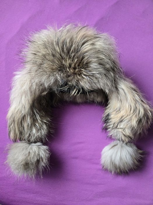 Кожена шапка с естествен косъм от лисица и каскети