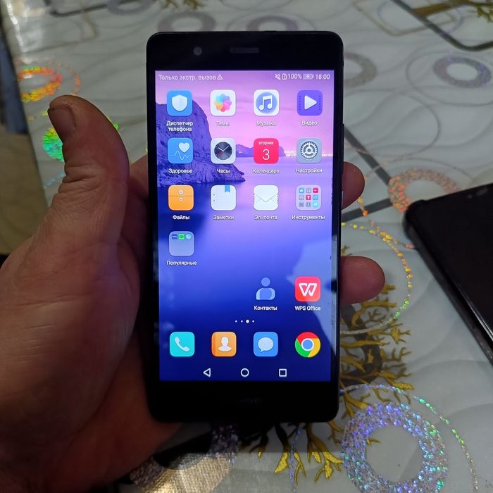 Смартфон Huawei P9Lite.