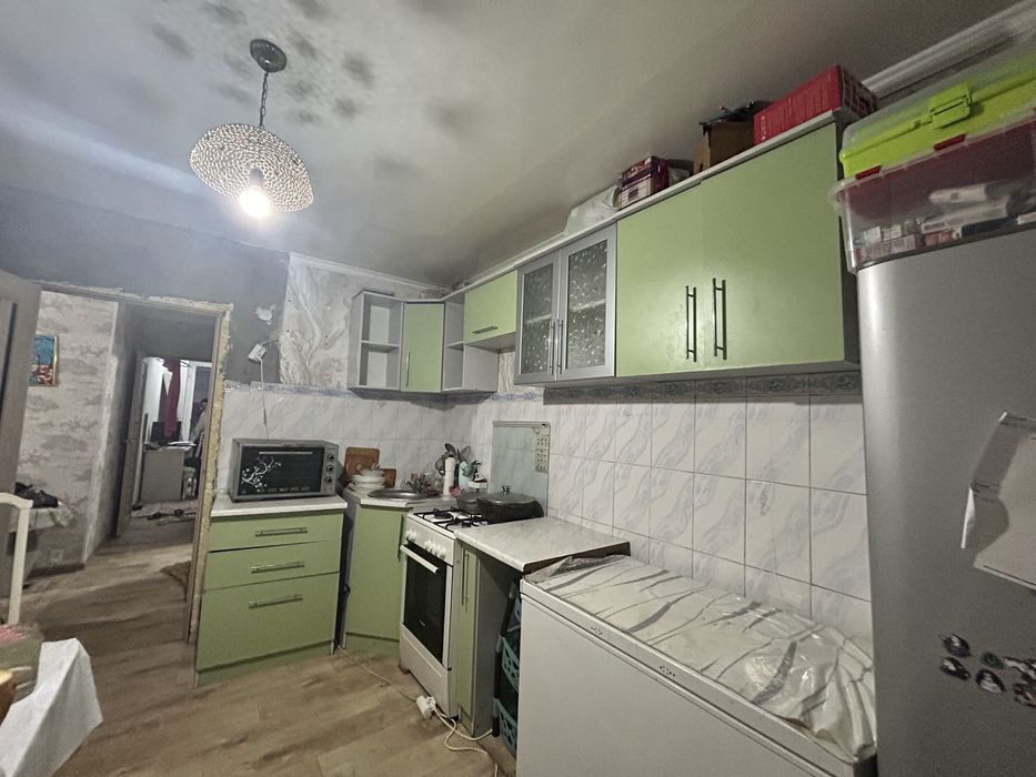 Кухонный гарнитур и духовка