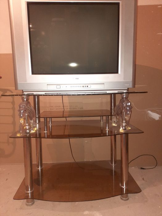 Телевизор с подставкой