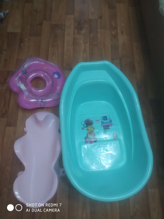 Продам ванночку, горка для купания,  круг для шеи для купания