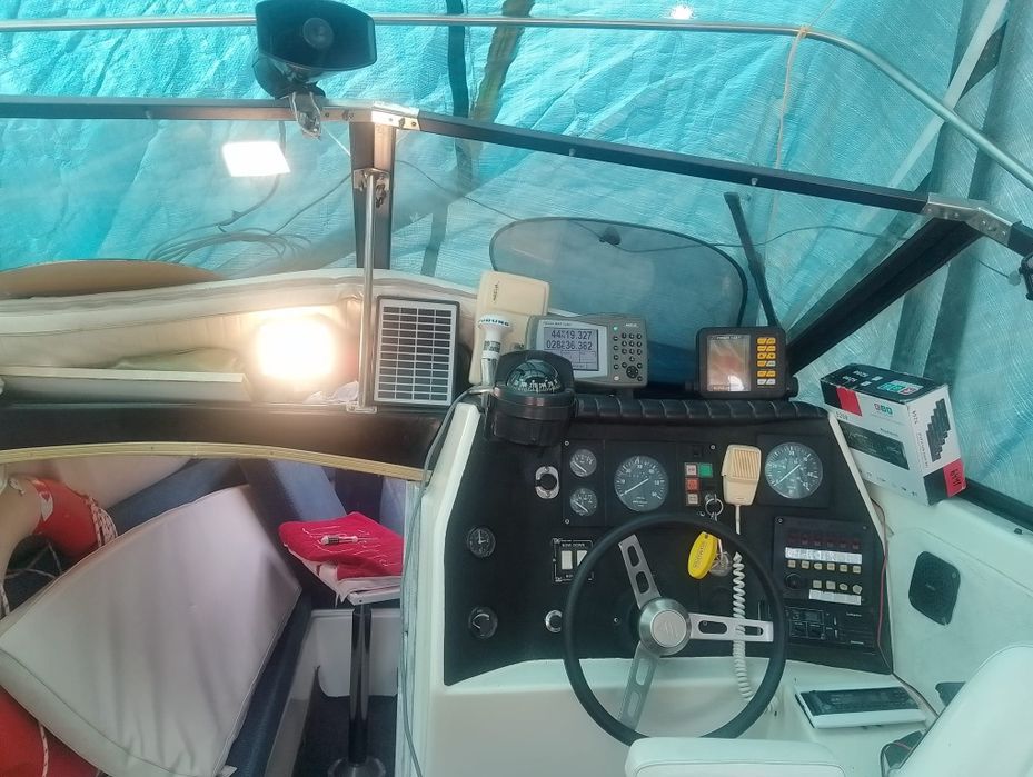 Vând șalupă cu motor