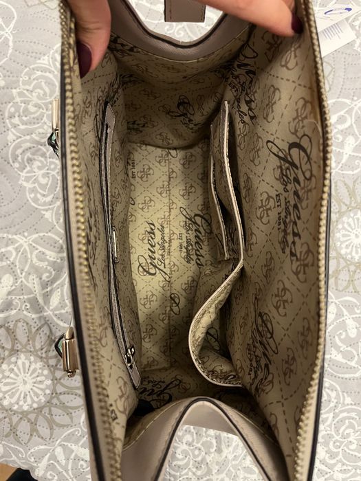 Дамска чанта Guess