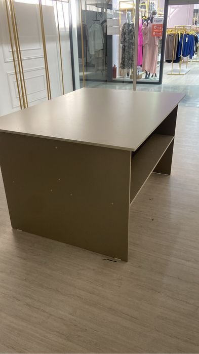 Мебели для магазина одежды