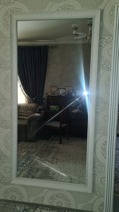 Зеркало на рамке