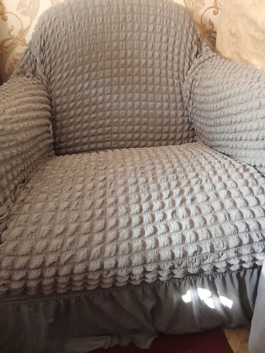 Срочно тройка диван и 2 кресла