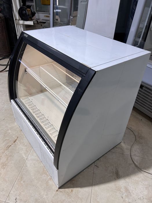 Витринный холодильник