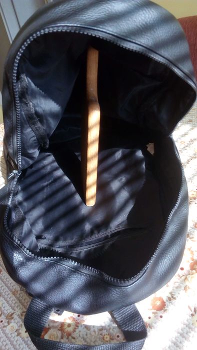 Черна кожена раница (става и за ученик)