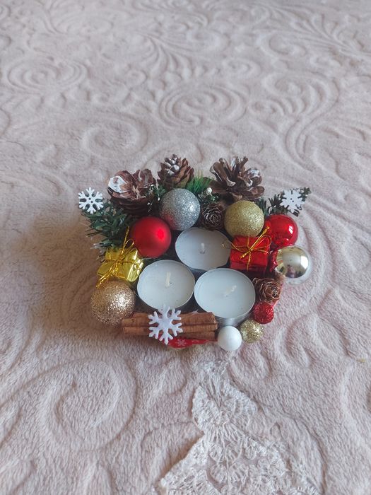 Коледни венци и свещници