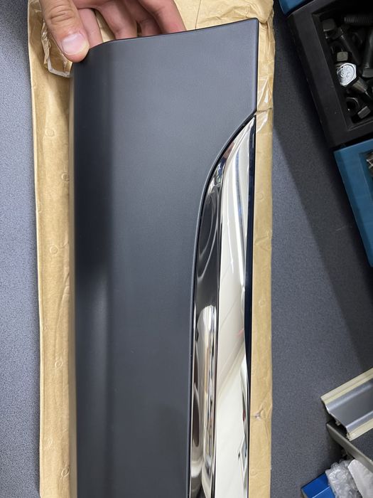 Новый молдинг двери Toyota Highlander