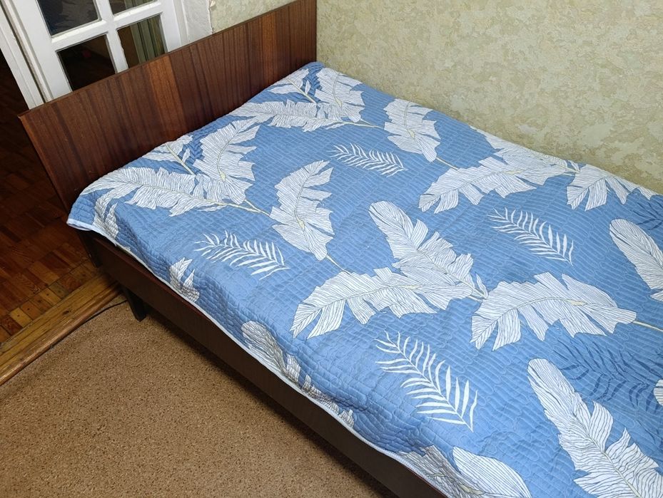 Продам полутора-спальную кровать