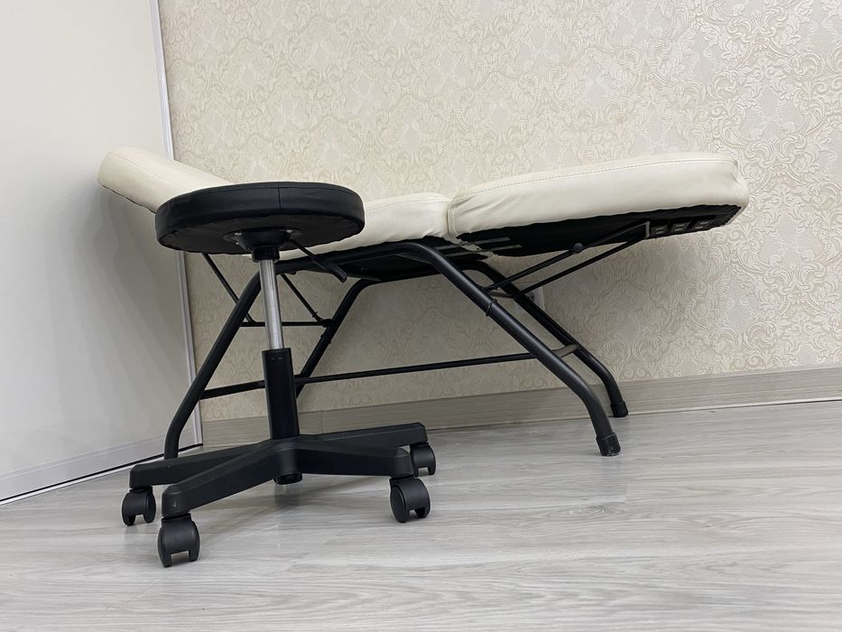 Косметологическая кушетка со стулом