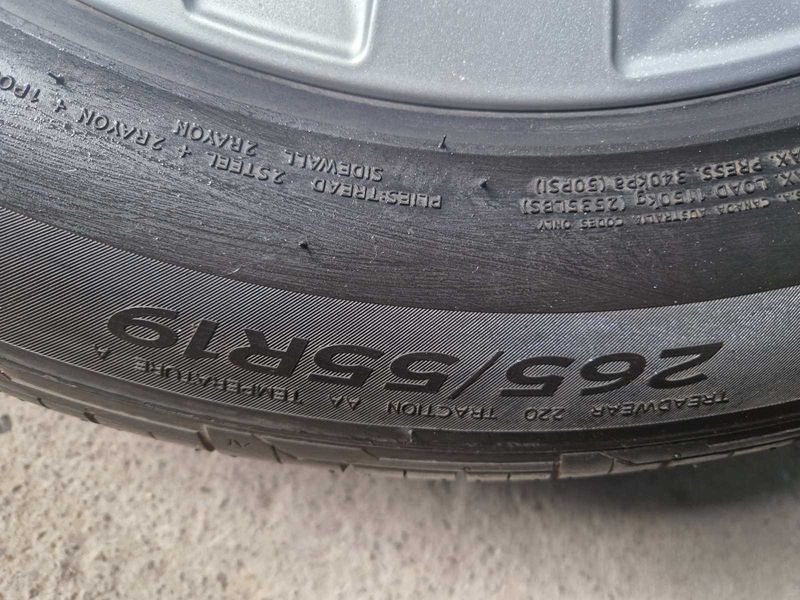 Audi Q8 R19/4M8 нови летни гуми с оригин. джанти
и датчици 265/55/R19