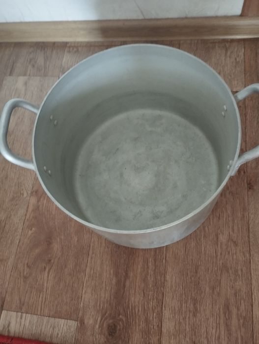 Кастрюля алюминиевая, толстостенная,