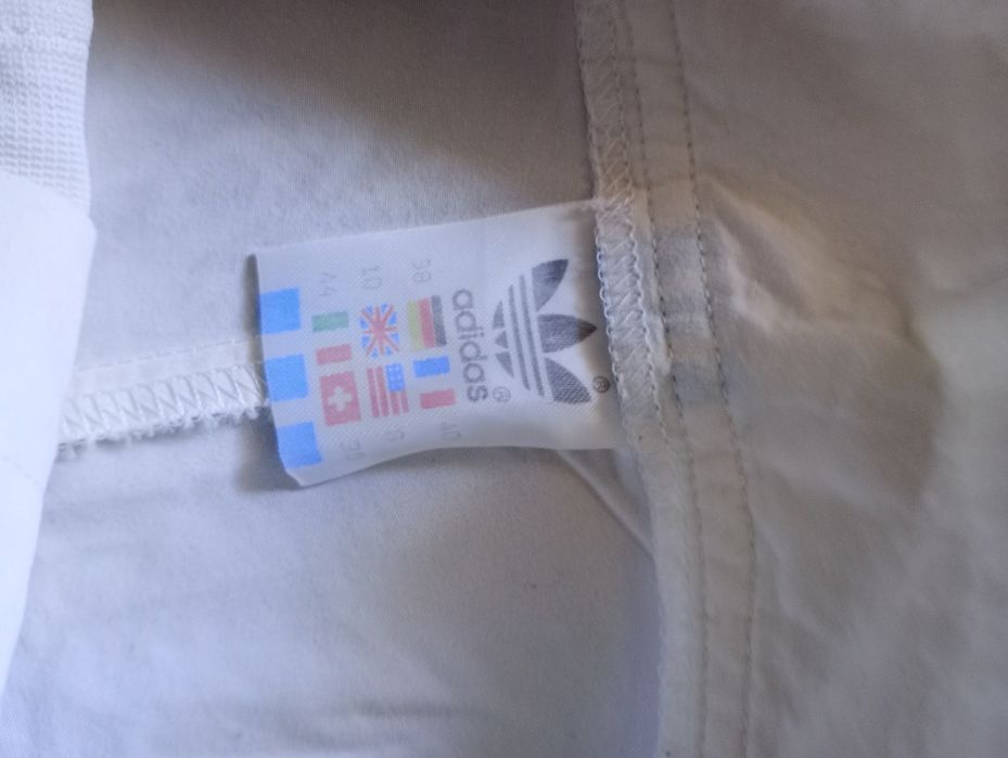 Pantaloni scurți ADIDAS .