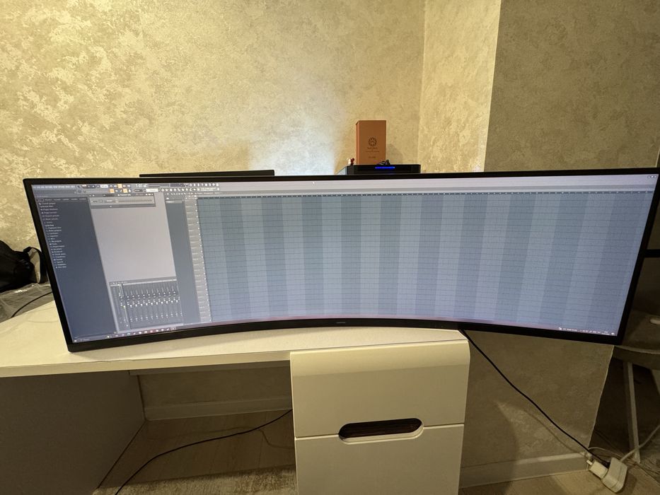 Монитор Samsung Odyssey CRG9