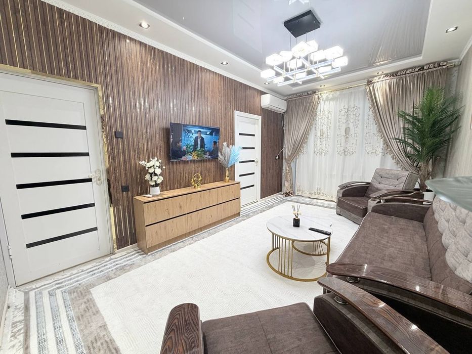 Kvartira sotiladi chilonzor 11 kvartl 2/1/4/ 50m2  metro peshkom 15 m