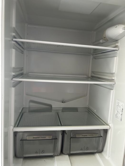 Холодильник Ariston