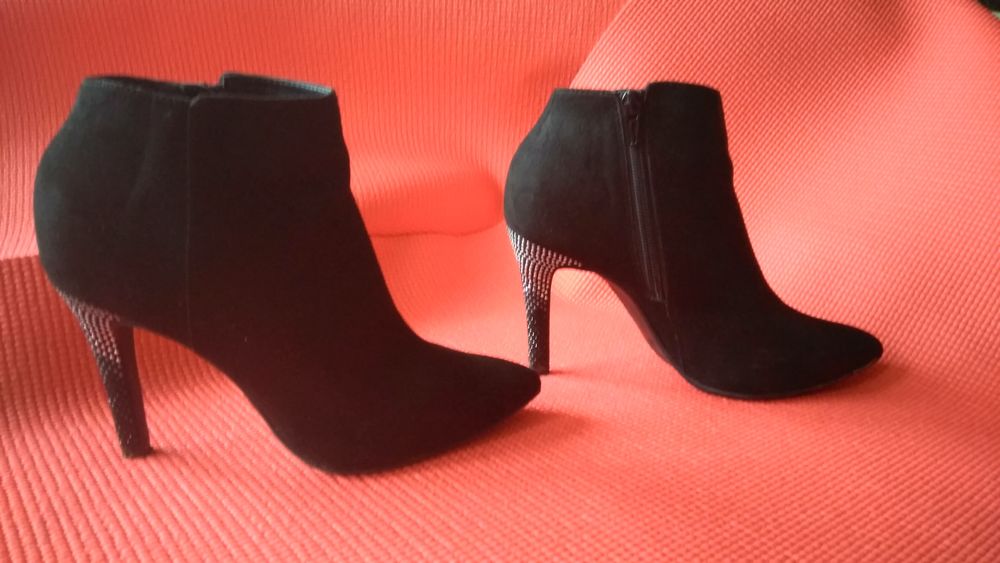 Дамски боти с висок ток и цип