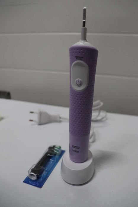 Електрическа четка за зъби Oral-B Vitality Pro, 3 режима на почистване за дентална грижа