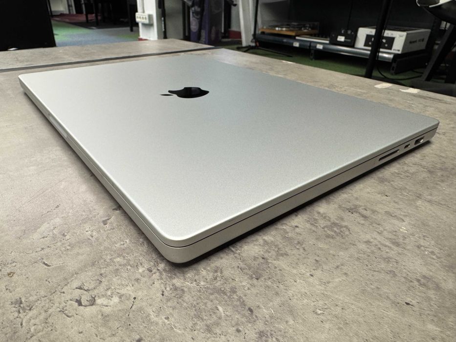 Apple Macbook Pro / M1 PRO / 16 GB RAM / 16 inch / 1TB SSD /  EXCELENT