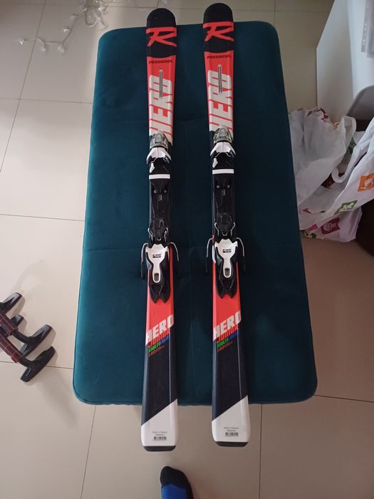 Ски Hero Rossignol в перфектно състояние има и обувки към тях в профил