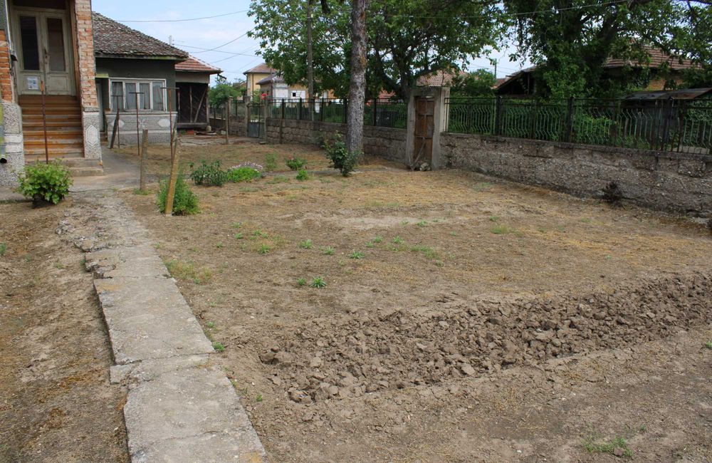 ПРОДАВА СЕ ПРОСТОРЕН ИМОТ БЛИЗО ДО ВИДИН!