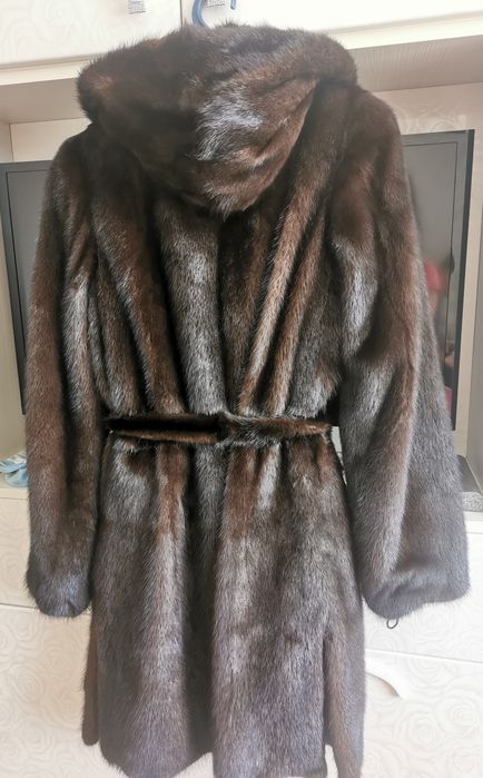 Шуба норковая до колена.