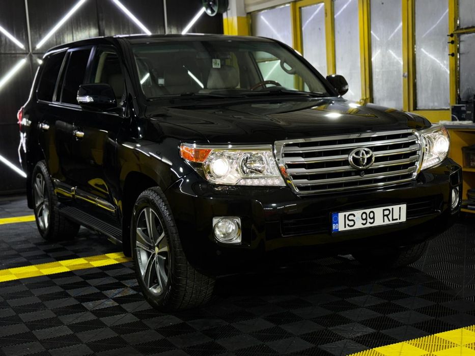 Toyota Land Cruiser Toyota Land Cruiser 4.5 V8-D-4D Executive - 7 locuri
