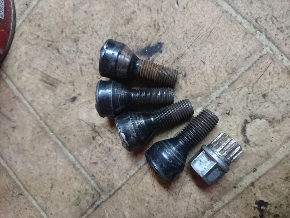 БМВ Болтове секрети за джанти болт BMW е46 е53 е70 секретни секрет **