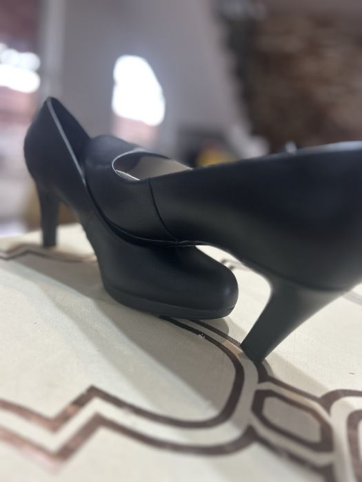 Vand pantofi din piele